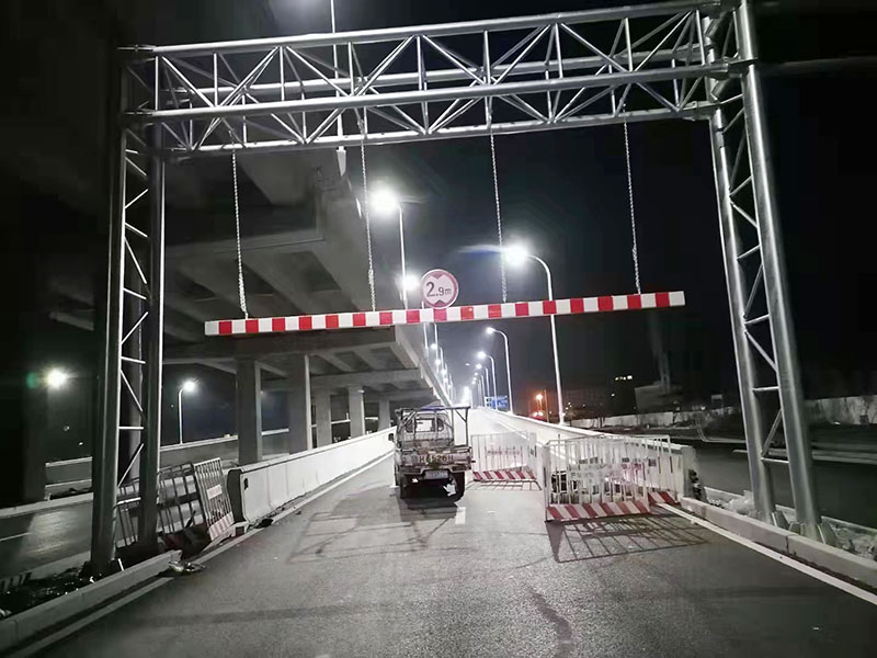 道路護(hù)欄制作與安裝